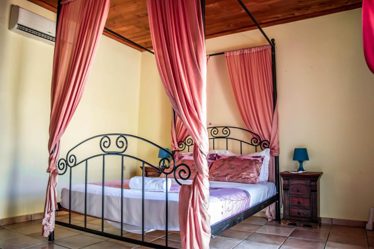 Niriides Old Listing Villa