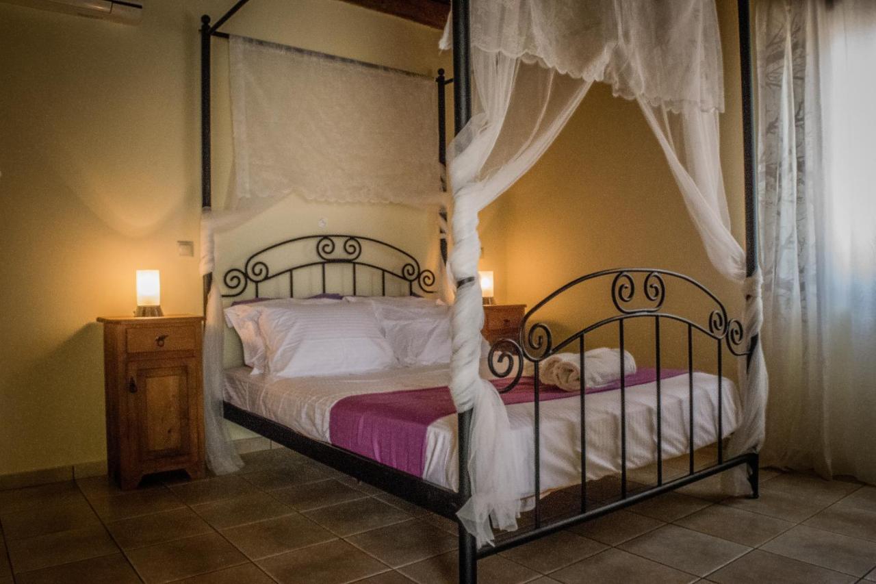 Niriides Old Listing Villa *