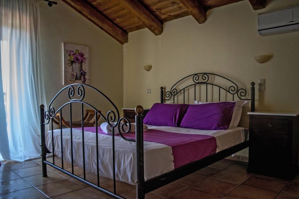 Niriides Old Listing * Hersonissos (Crete)